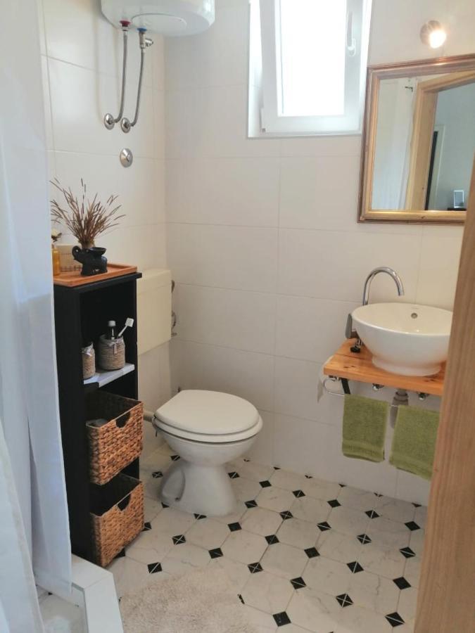 Apartment Bosiljak Jelsa  Esterno foto