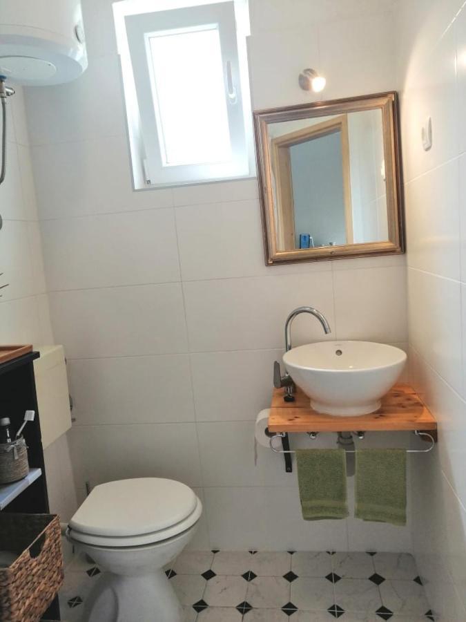 Apartment Bosiljak Jelsa  Esterno foto