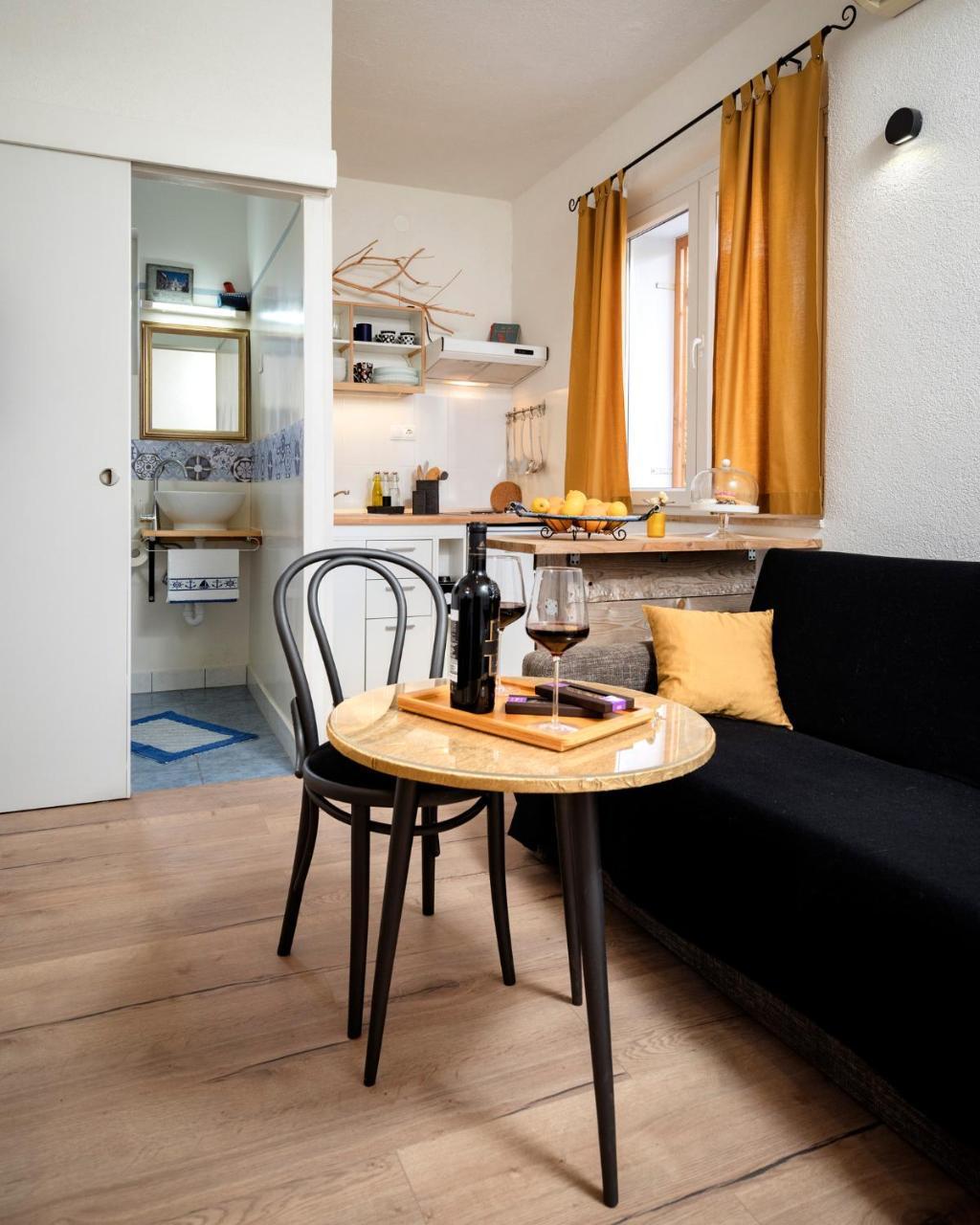 Apartment Bosiljak Jelsa  Esterno foto